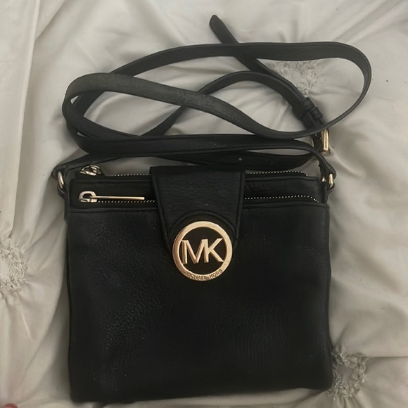 Michael Kors Fulton Leather Crossbody Bag - Picture 2 of 10